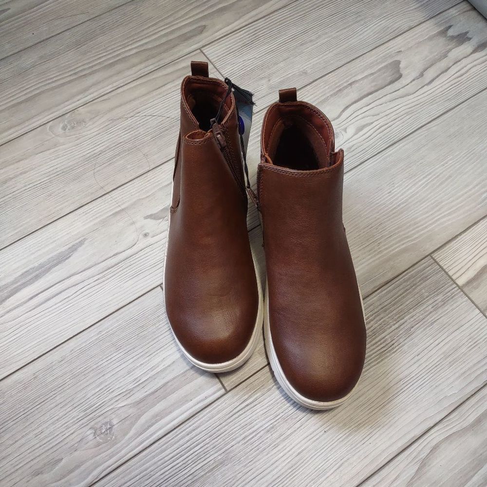 (2-0026) Cat & Jack™Brown Abram Boots Size 6!!